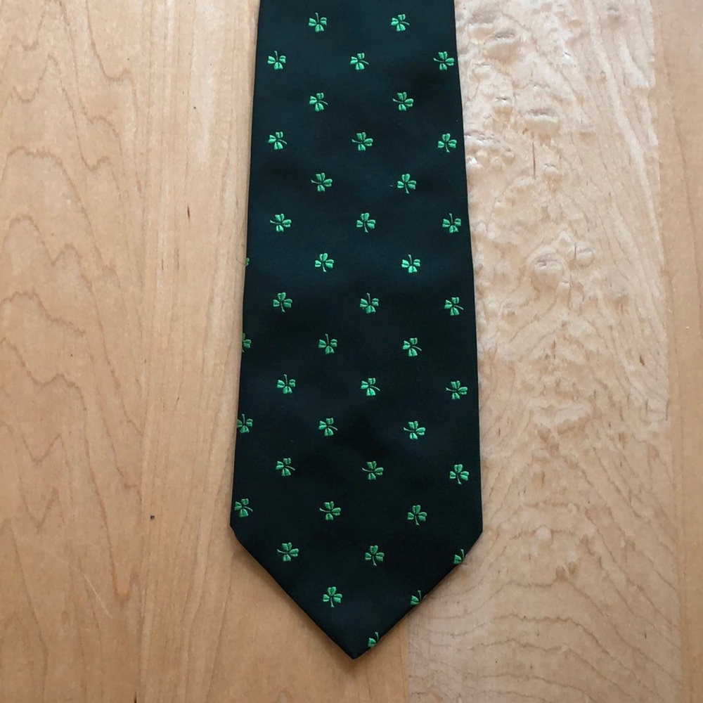 Shamrock tie